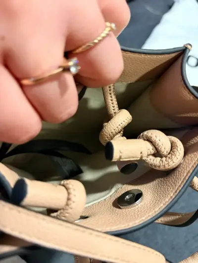 Bolso de mano Tous beige con diseño floral - miniatura 5