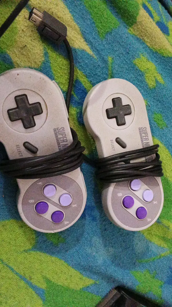 Consola Super Nintendo con dos controles
