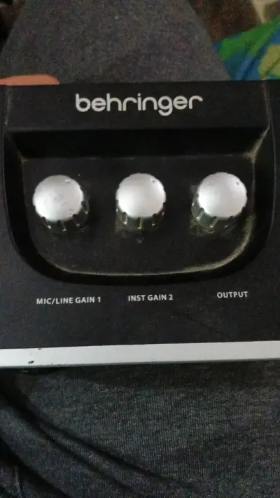 Interfaz de Audio Behringer U-Phoria UM2 USB - miniatura 1