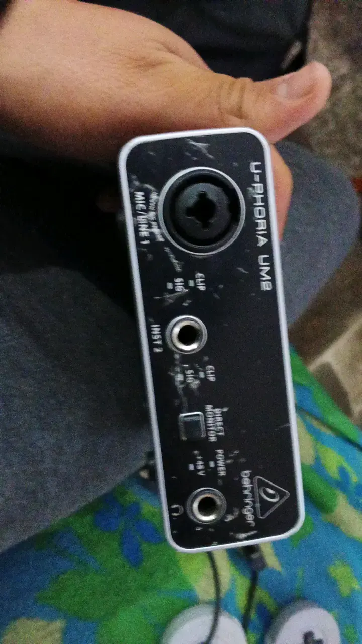 Interfaz de Audio Behringer U-Phoria UM2 USB - 2