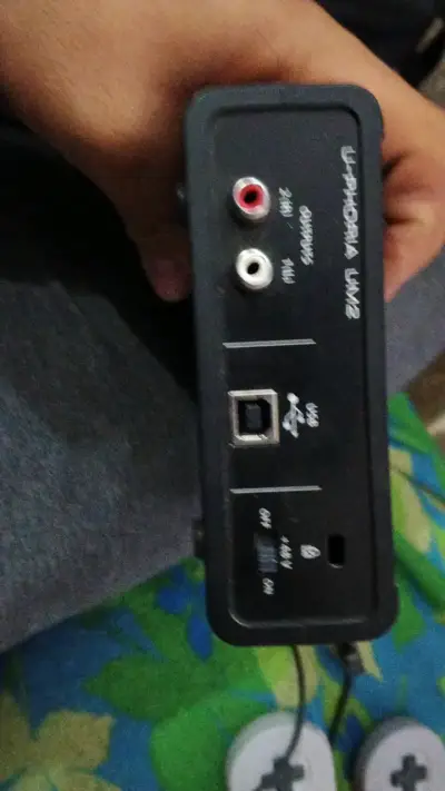 Interfaz de Audio Behringer U-Phoria UM2 USB - miniatura 3
