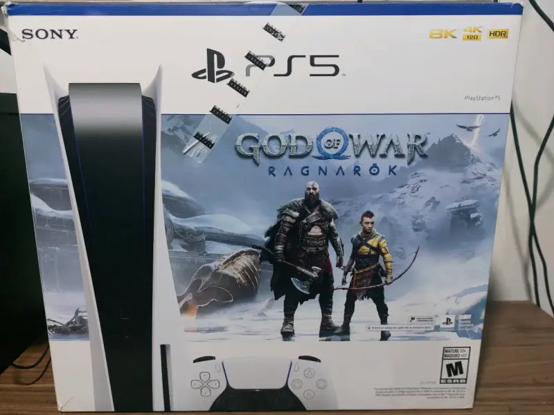 Consola PS5 con juegos God of War y más