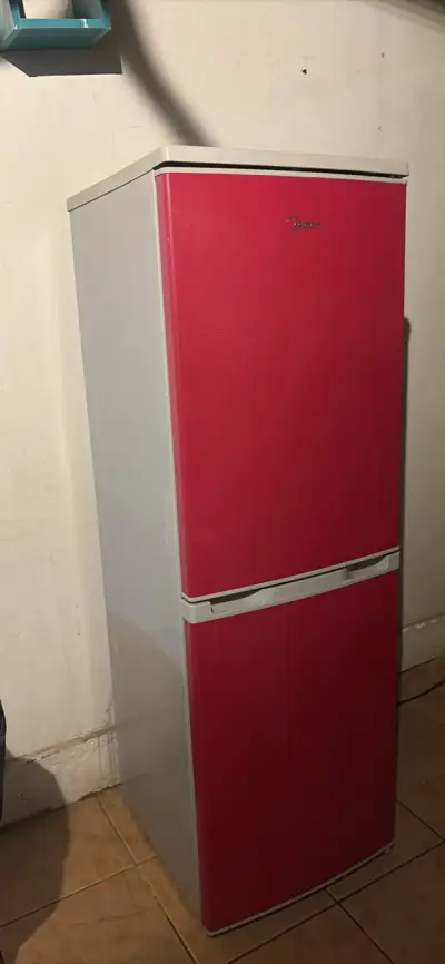 Refrigerador Midea rojo con congelador - miniatura 1
