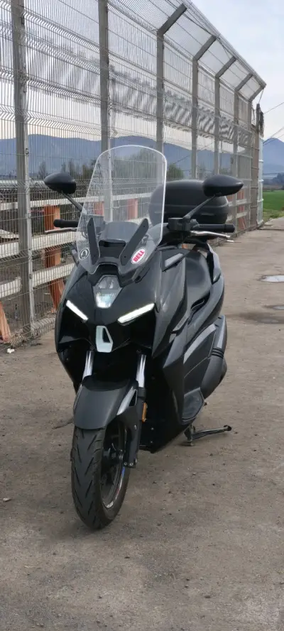 Scooter Zontes 310M con parabrisas y baúl - miniatura 2