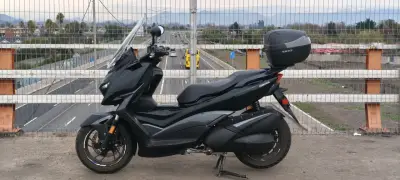 Scooter Zontes 310M con parabrisas y baúl - miniatura 3