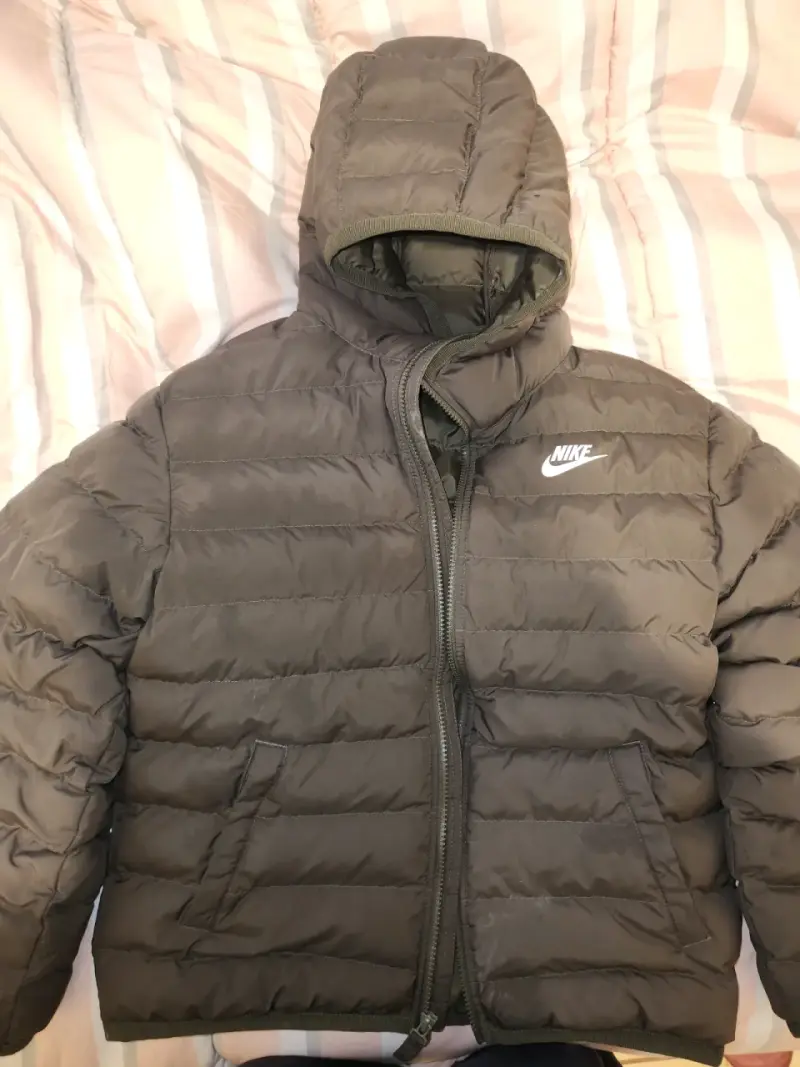 Chaqueta acolchada Nike con capucha. - 2