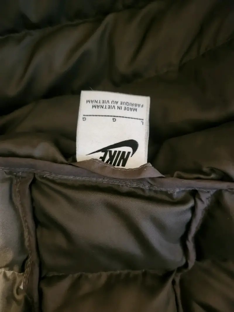 Chaqueta acolchada Nike con capucha. - 3