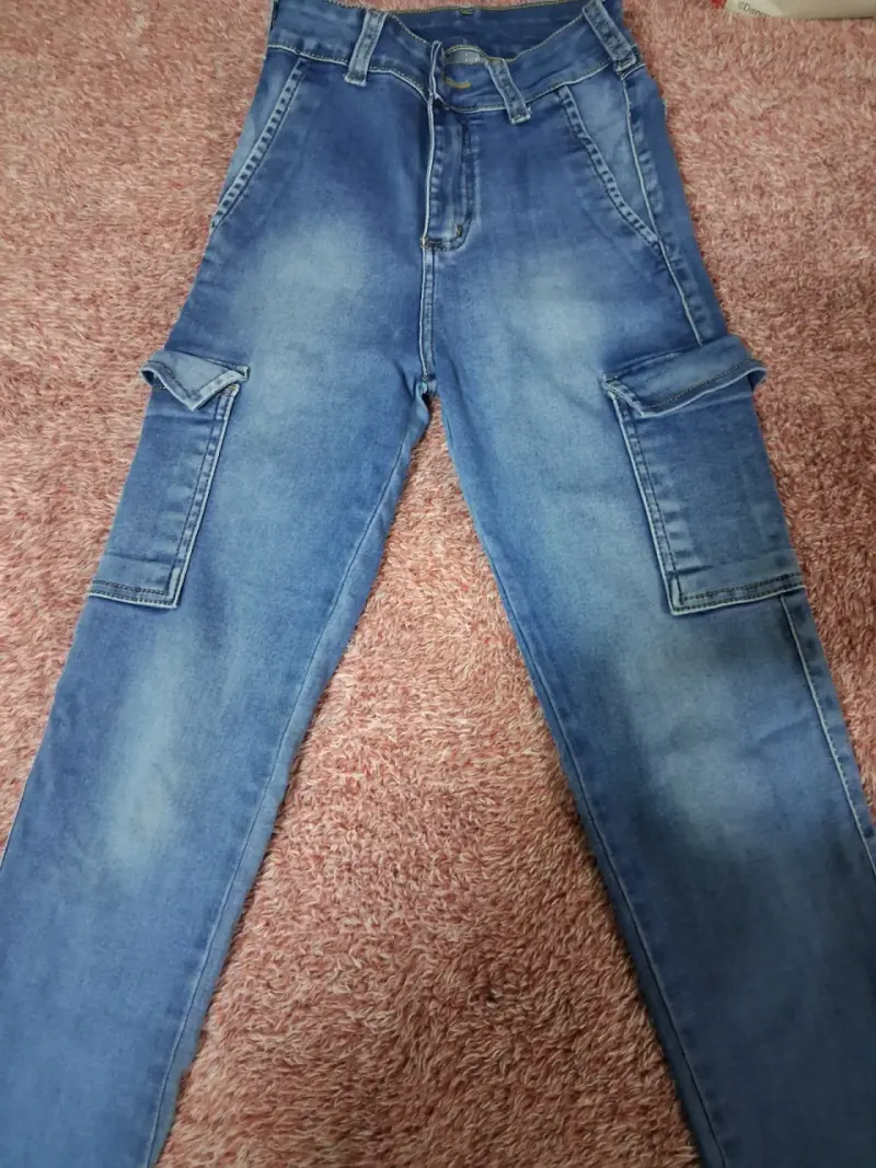 Jeans cargo azul para mujer
