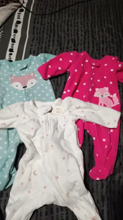 Lote de pijamas de bebé con diseños variados - miniatura 3