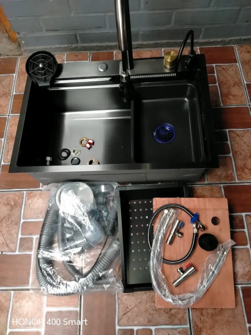 Fregadero de cocina con grifo extraíble y accesorios - 2