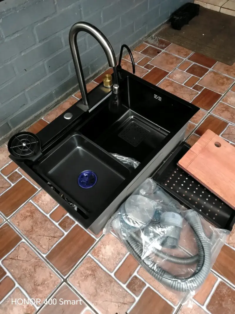 Fregadero de cocina con grifo extraíble y accesorios - 3