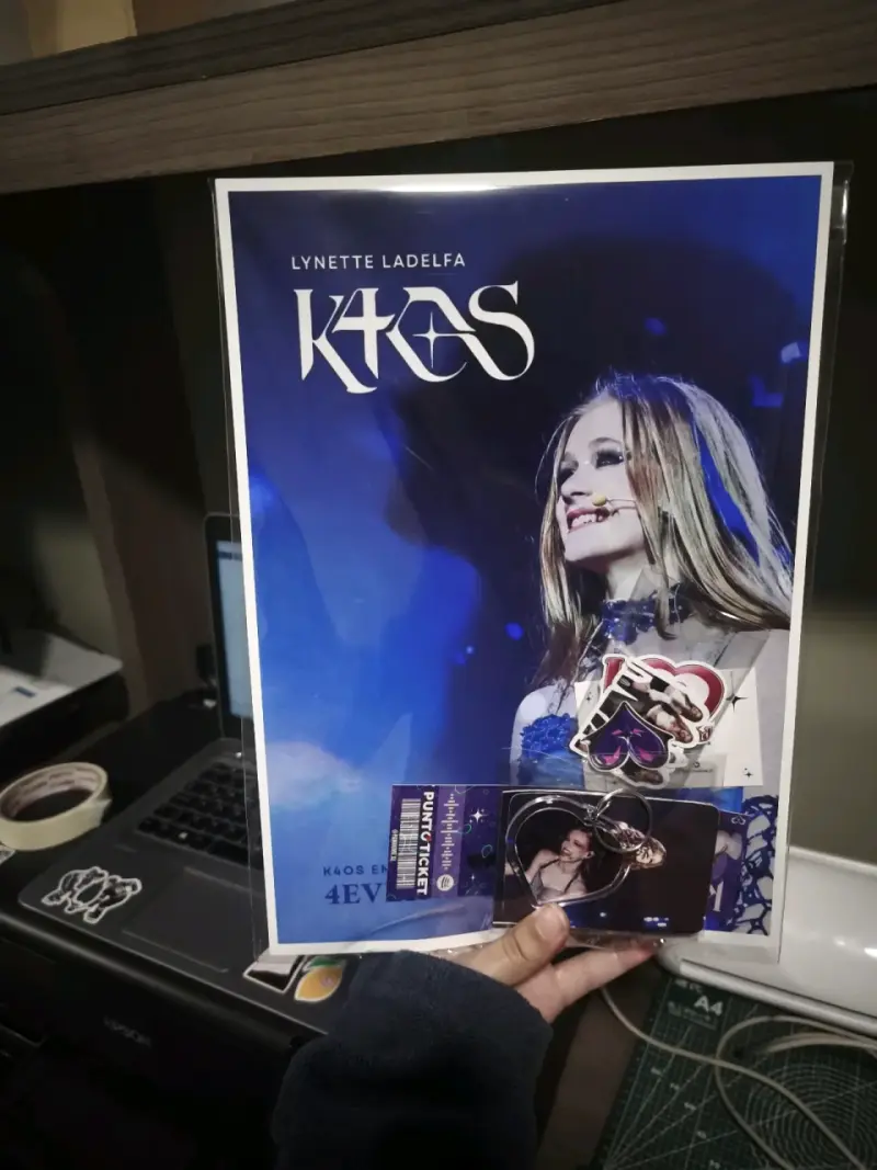 Set de Posters y Stickers K4OS - 4