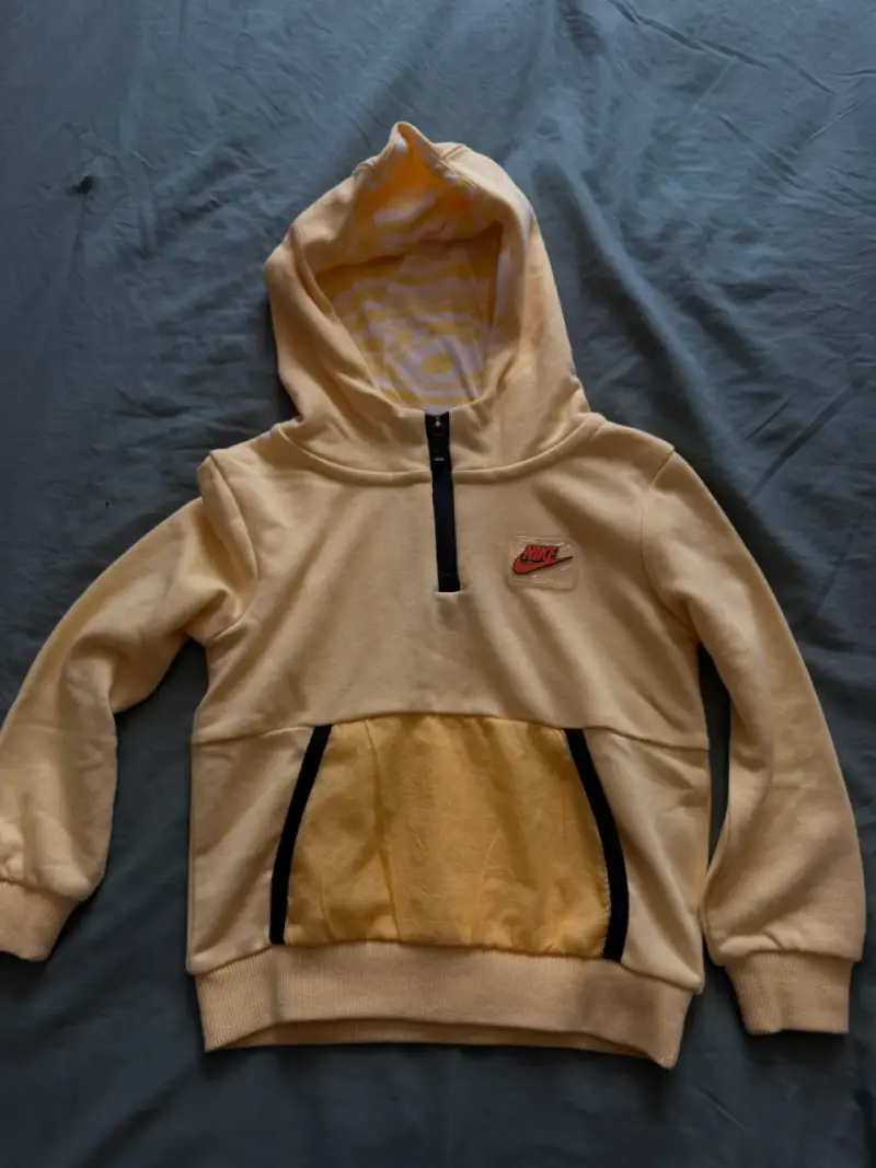 Polerón con capucha Nike para niños color amarillo