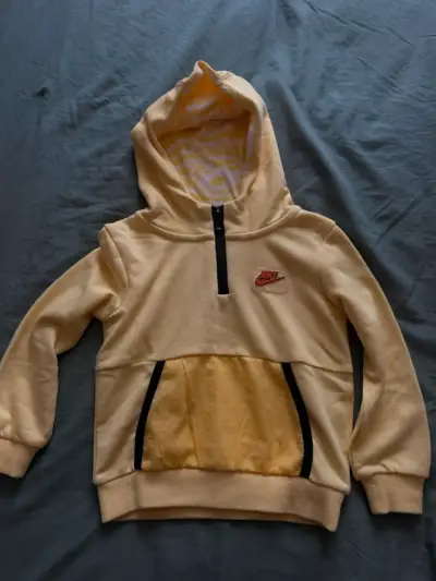 Polerón con capucha Nike para niños color amarillo - miniatura 1
