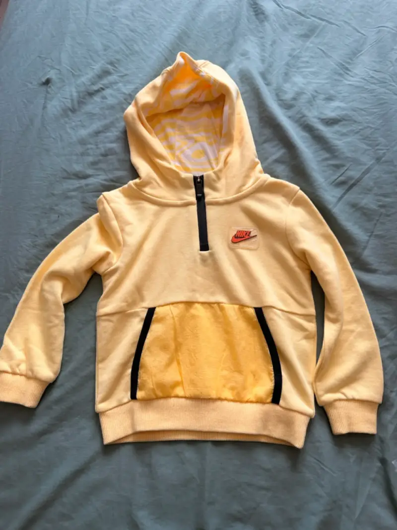 Polerón con capucha Nike para niños color amarillo - 2