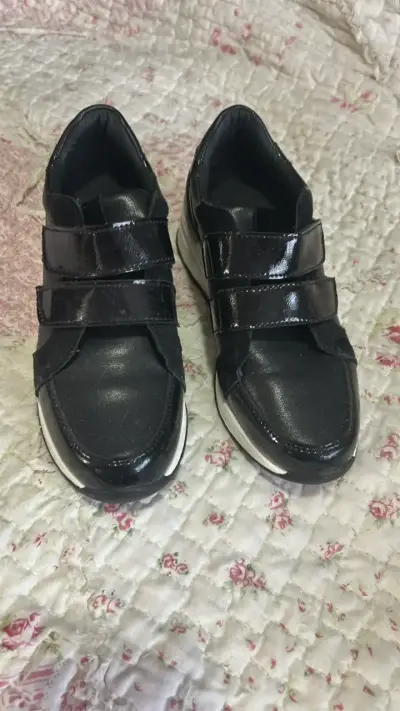 Zapatillas negras con plataforma y velcro - miniatura 2