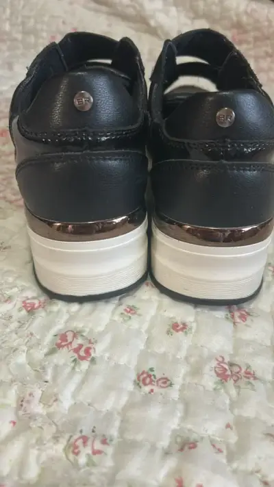 Zapatillas negras con plataforma y velcro - miniatura 3