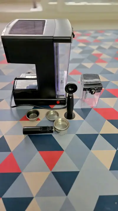 Cafetera Espresso Oster PrimaLatte con Espumador - miniatura 4
