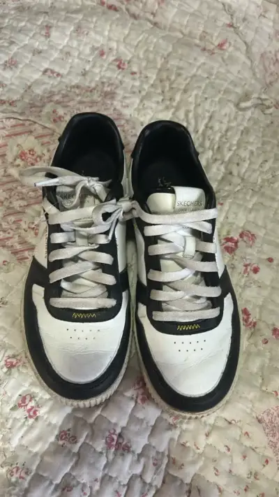 Zapatillas deportivas blancas y negras Skechers - miniatura 2