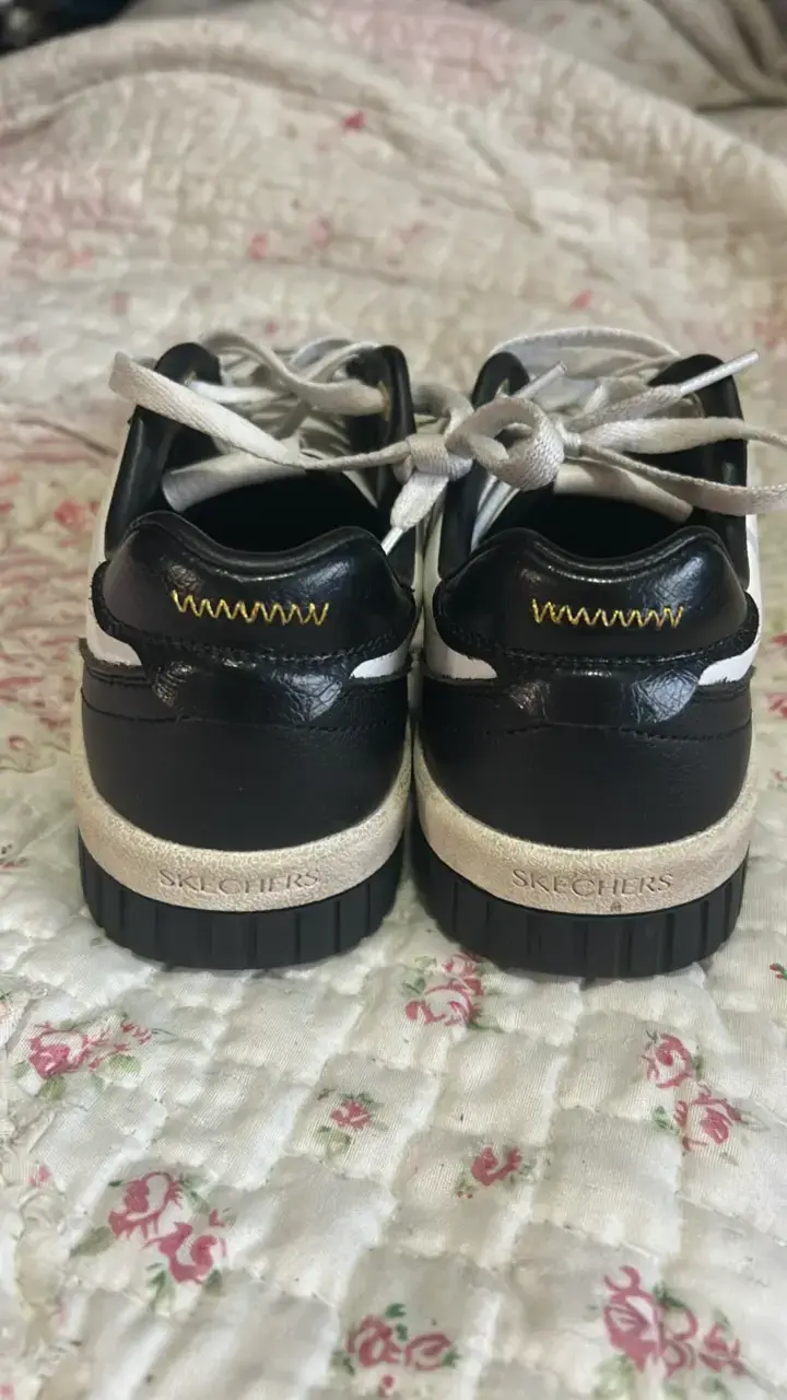 Zapatillas deportivas blancas y negras Skechers - 3