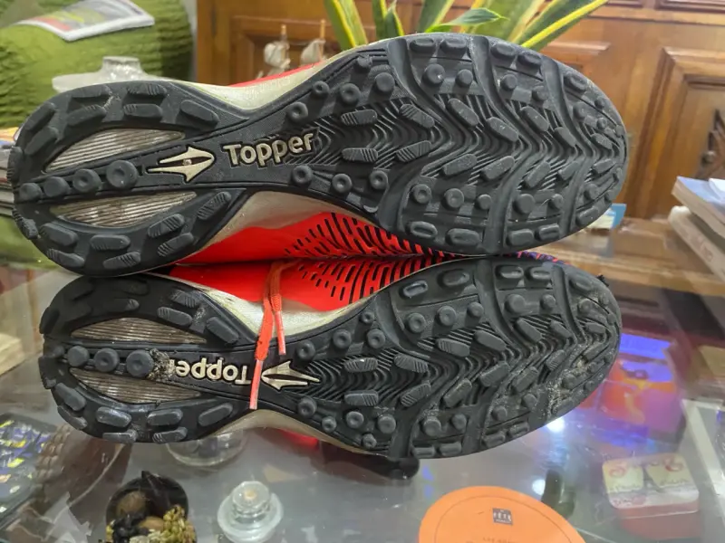Zapatillas de fútbol Topper rojas con diseño moderno - 4