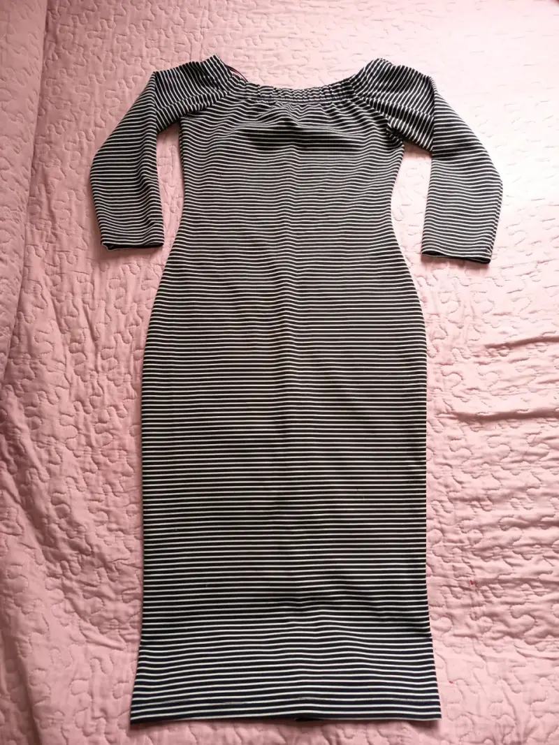 Vestido Zara ajustado de rayas blanco y negro