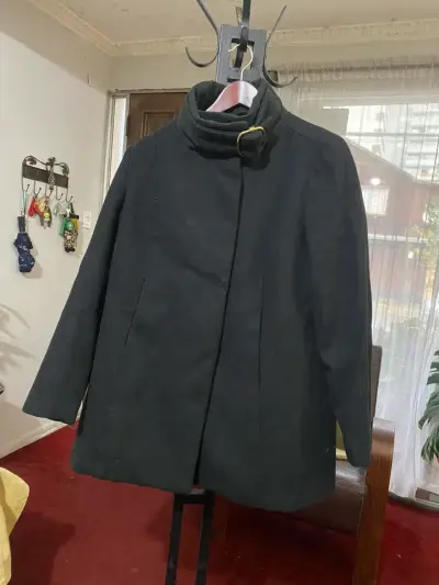 Abrigo negro Mango con cuello alto - miniatura 1