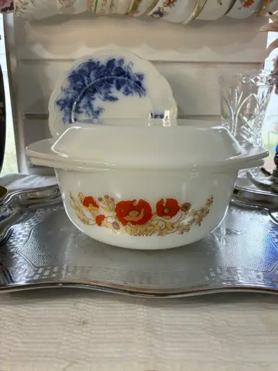 Cacerola de opalina con diseño floral vintage - miniatura 1