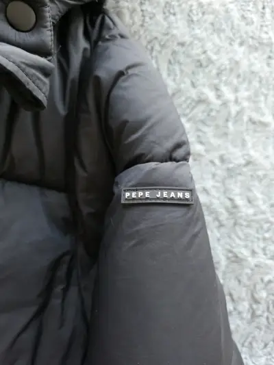 Chaqueta acolchada negra Pepe Jeans con capucha - miniatura 2