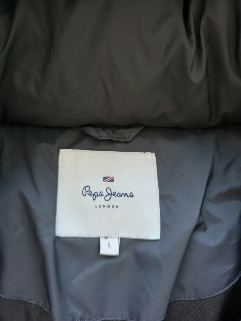 Chaqueta acolchada negra Pepe Jeans con capucha - 3