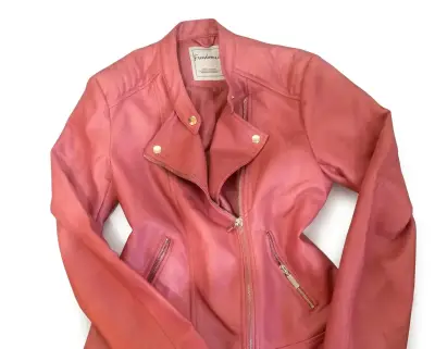 Chaqueta de cuero rosada para mujer - miniatura 2