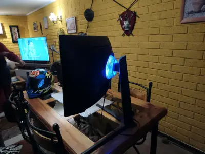 Monitor Samsung Odyssey G6 27 24Hz curvo - miniatura 4