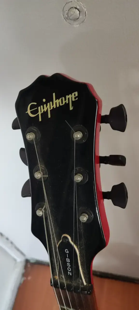 Guitarra eléctrica Epiphone roja con pastillas Gibson - 3