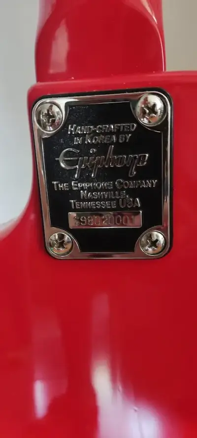 Guitarra eléctrica Epiphone roja con pastillas Gibson - miniatura 5