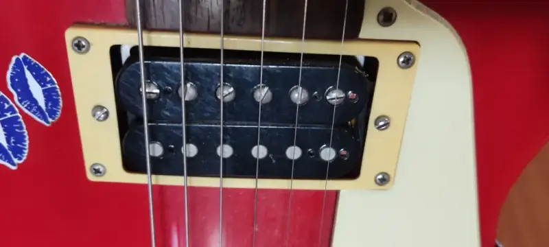 Guitarra eléctrica Epiphone roja con pastillas Gibson - 6