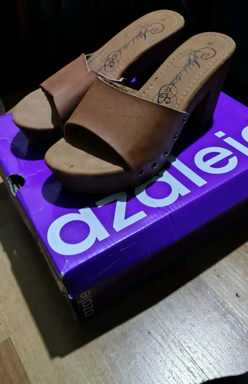 Sandalias de tacón Azaleia marrón