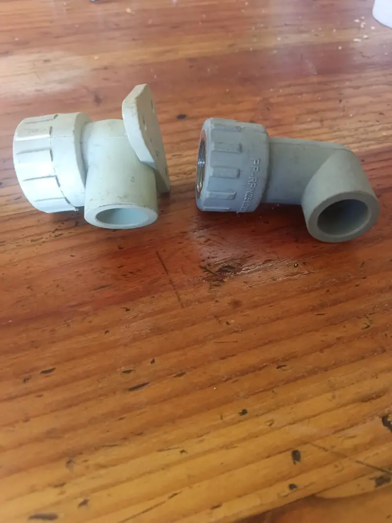 Codo de PVC para tuberías con rosca - 2