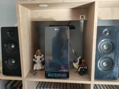 Reproductor de música LG con Bluetooth y HDMI - miniatura 1