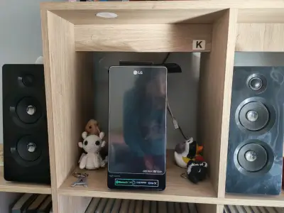 Reproductor de música LG con Bluetooth y HDMI - miniatura 2