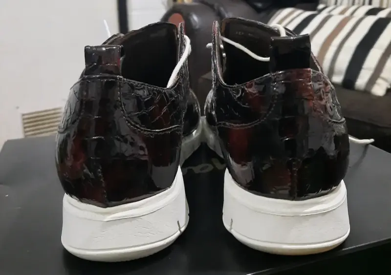Zapatos de charol burdeos con diseño de cocodrilo - 3