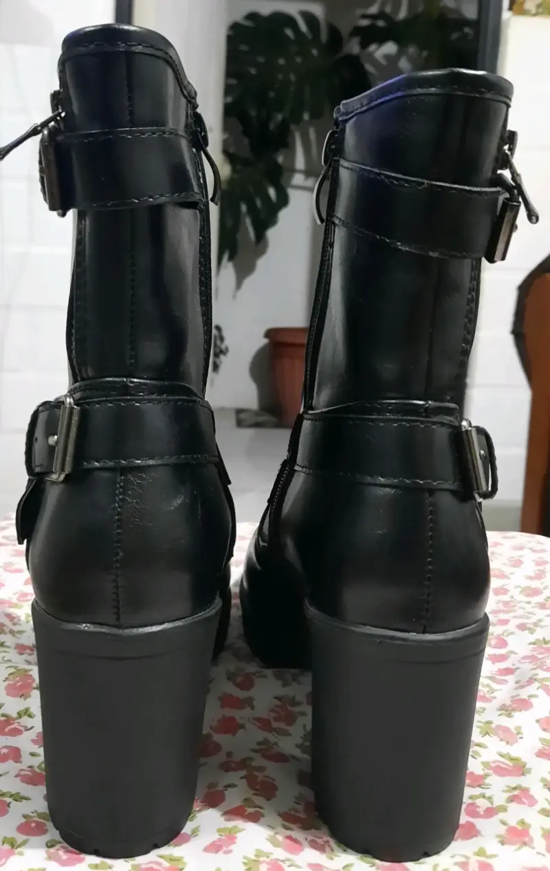 Botines de cuero negro con hebillas - 3