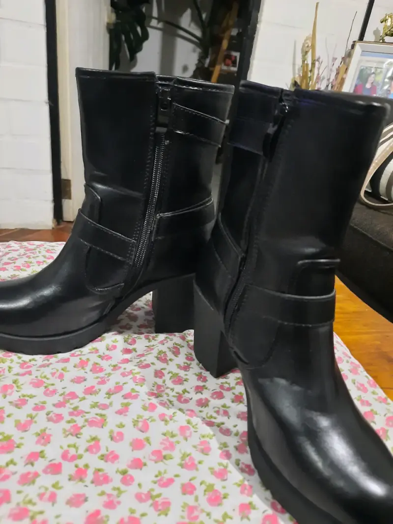 Botines de cuero negro con hebillas - 4