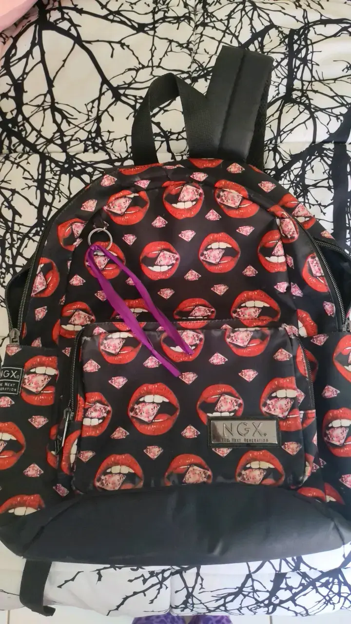 Mochila NGX con diseño de labios y diamantes - 1