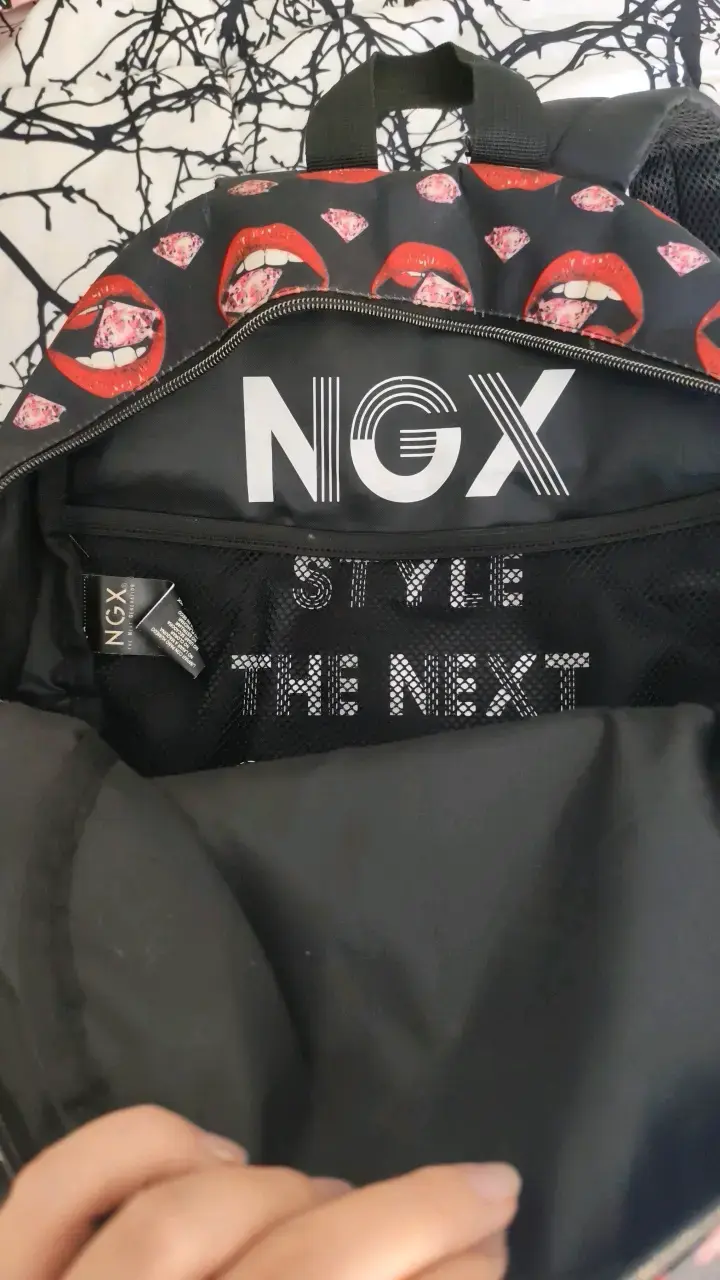Mochila NGX con diseño de labios y diamantes - 2