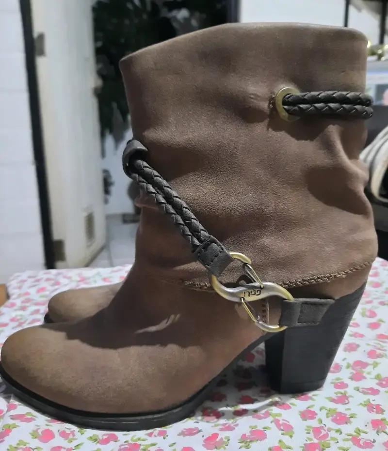Botines de cuero marrón con tacón y detalle trenzado - 2