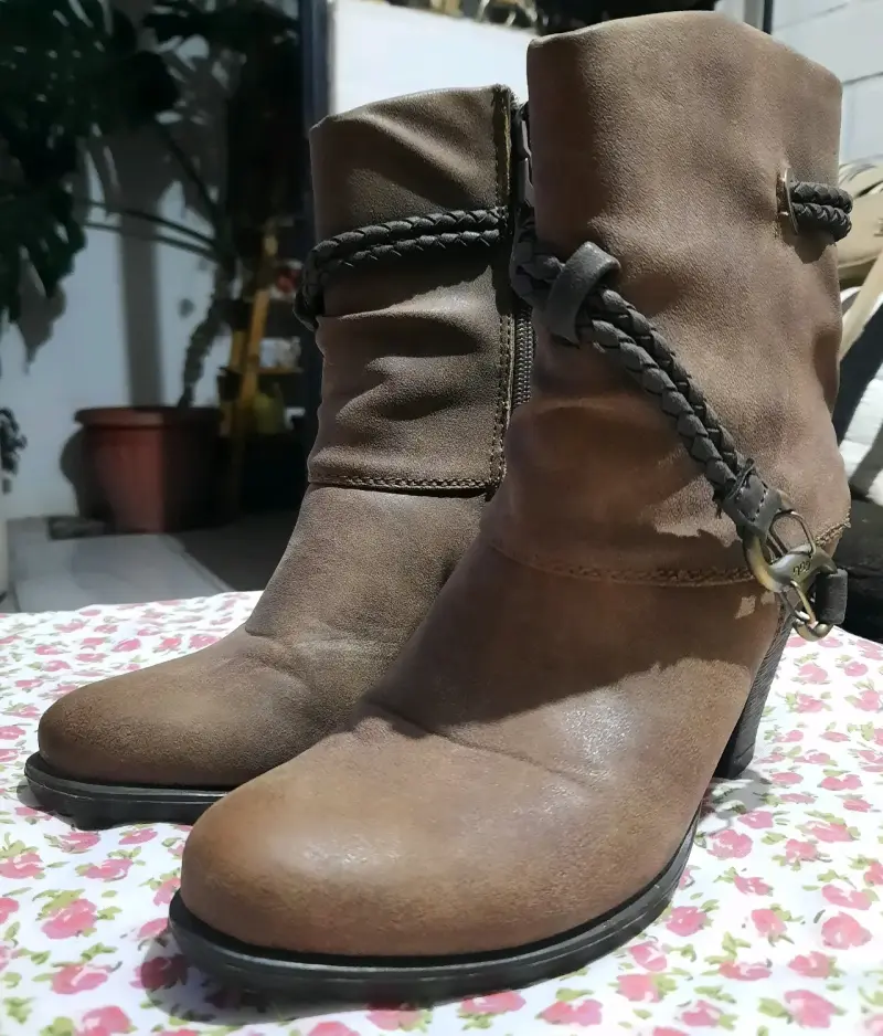 Botines de cuero marrón con tacón y detalle trenzado - 3