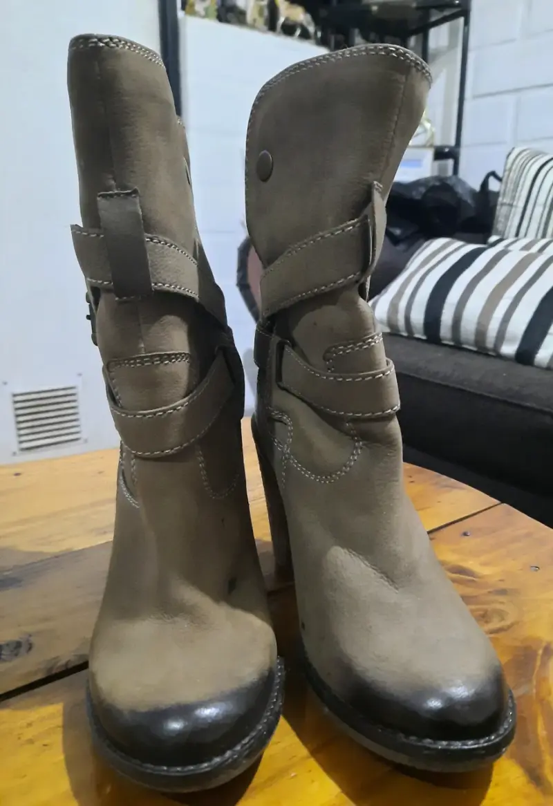 Botines de cuero marrón con tacón alto - 2