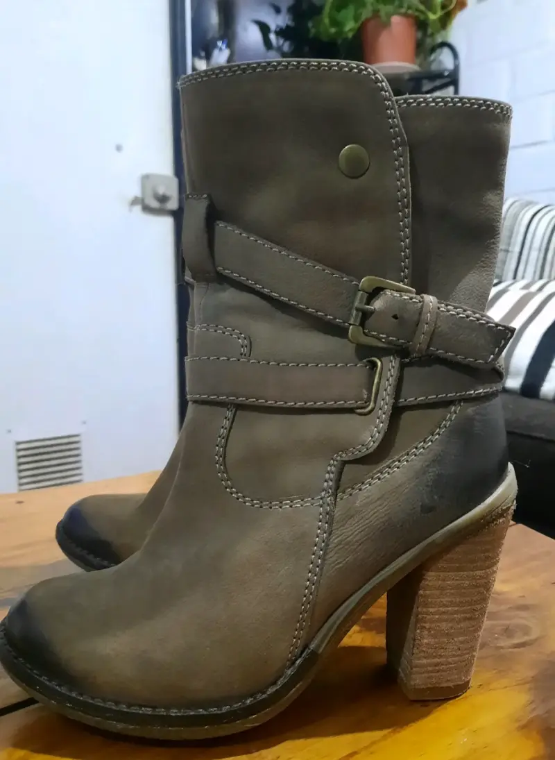 Botines de cuero marrón con tacón alto - 4