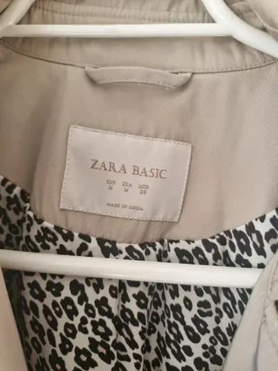Abrigo zara trench beige con forro estampado M - miniatura 6