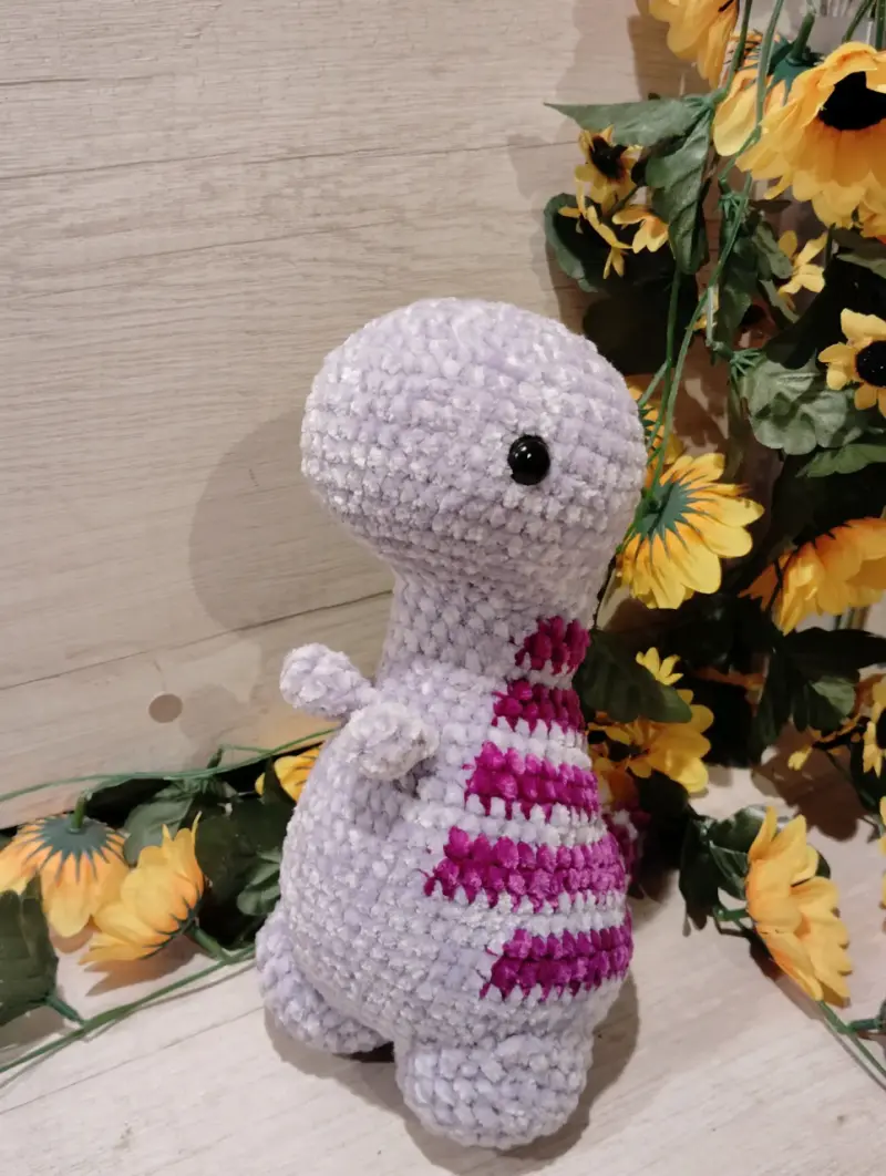 Dinosaurio de peluche tejido a mano - 2